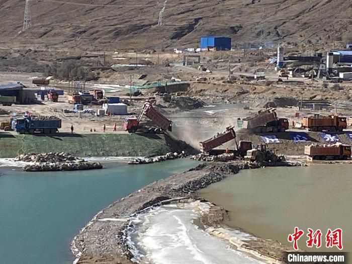 西藏湘河水利枢纽工程如期成功截流