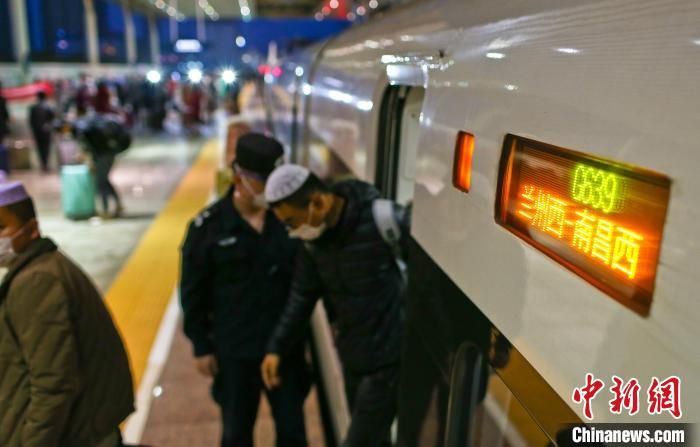 江西迎来首趟复工返岗高铁专列