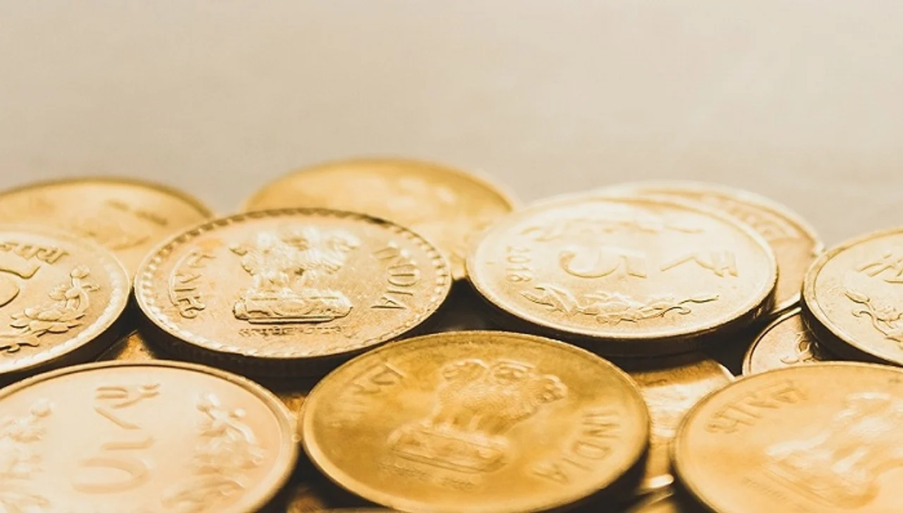 券商板块一日内高潮迭起!中金打开涨停、中信建投闪崩、国联证券跌停、中信全天走低