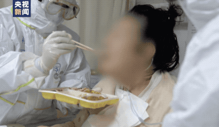 跟拍的医生出现发热，记者接受检查：每个在一线的人其实都会害怕