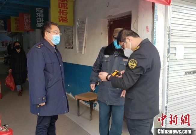 小学生的“告白”：爸爸的背影像高山 阻挡着危险的“千军万马”