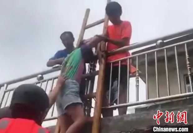 浙江余姚民间救援队驰援江西鄱阳 抗洪一线搜救上千人