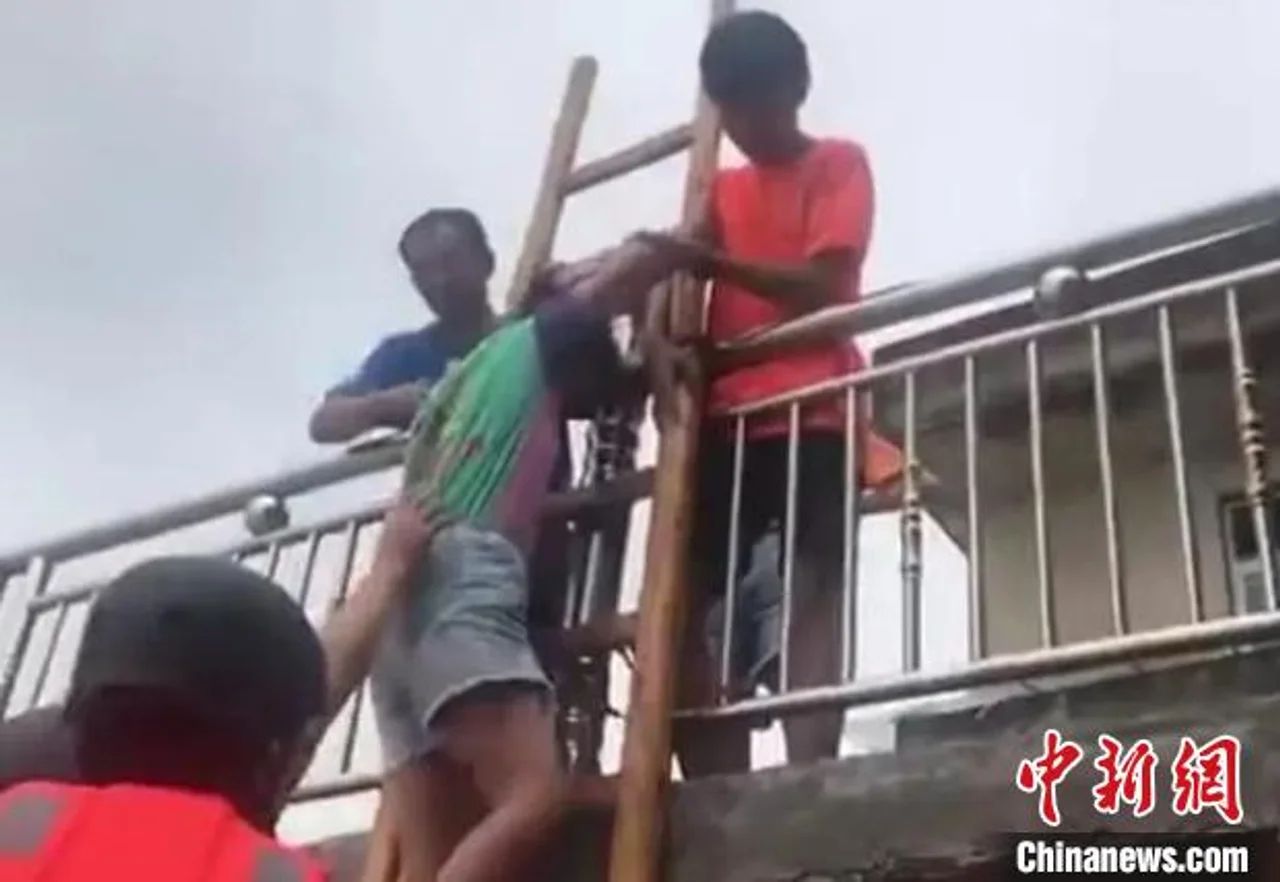 浙江余姚民间救援队驰援江西鄱阳 抗洪一线搜救上千人
