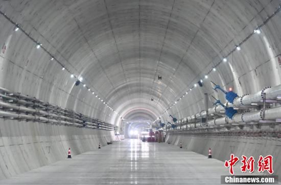 浙江宁波：世界最长海底高铁隧道进入海域段盾构施工