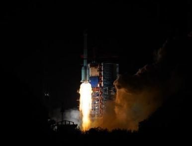 中国成功发射通信技术试验卫星十七号