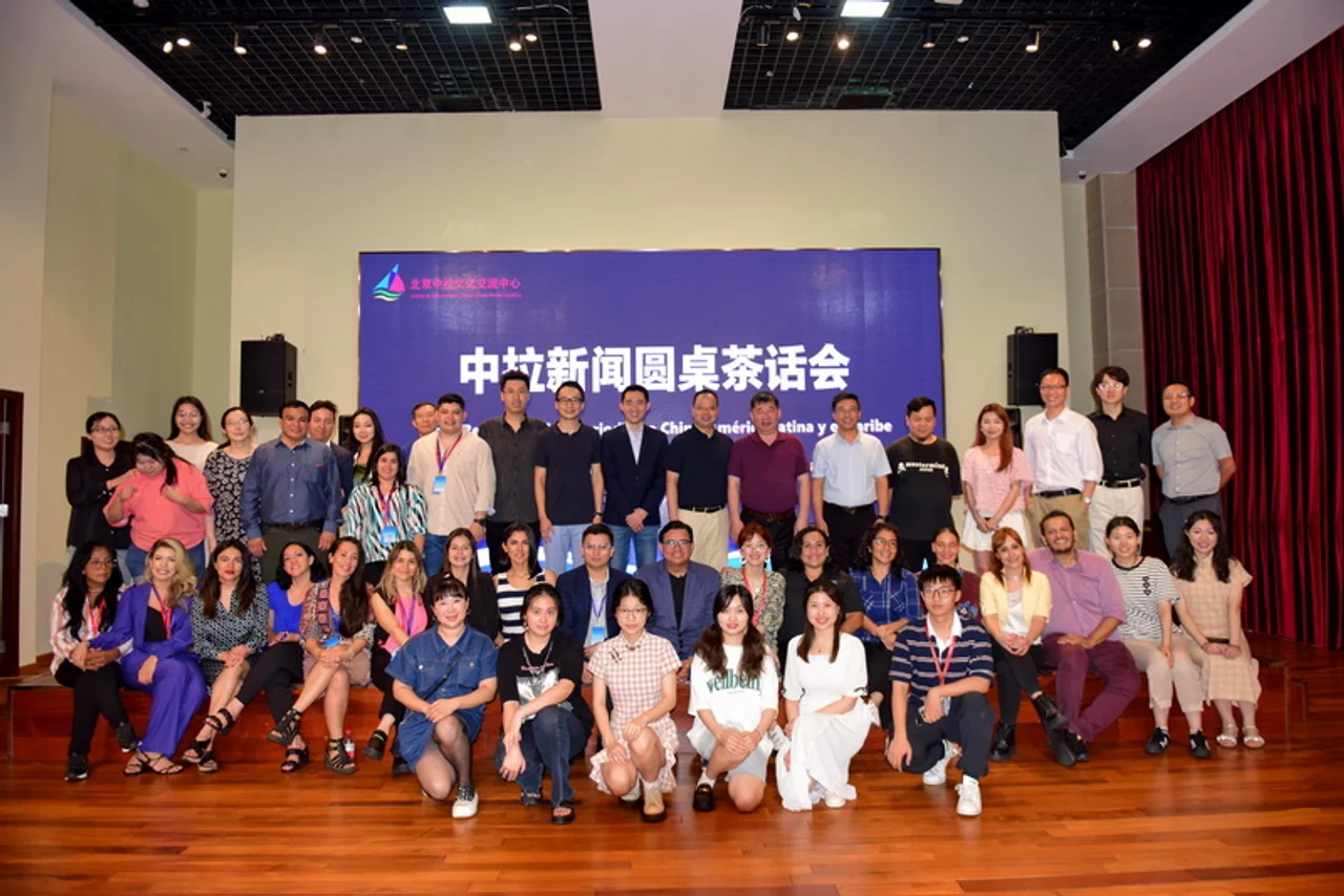 中拉新闻圆桌茶话会在京举办 16国19名记者共谈中拉媒体合作