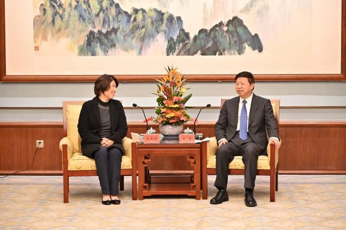 宋涛会见台东县长饶庆铃一行