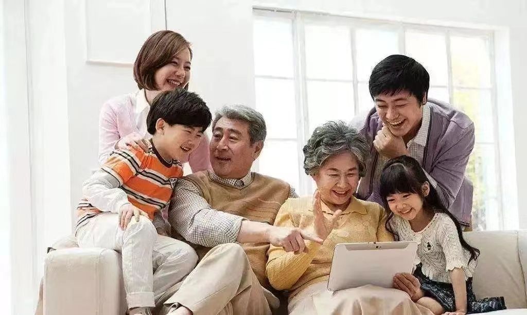 对符合条件的养老托育服务机构给予进一步减免优惠