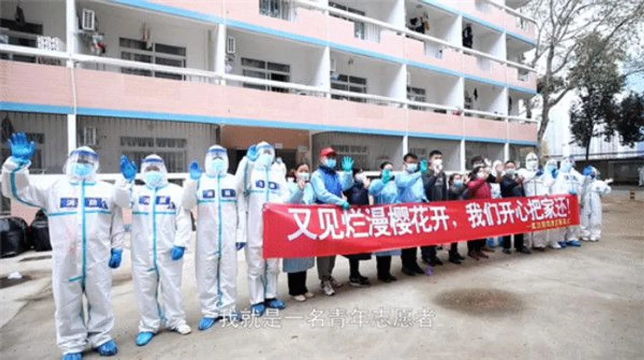 武汉一线青年志愿者:“我见过她的高光时刻,也愿意与她共渡难关”