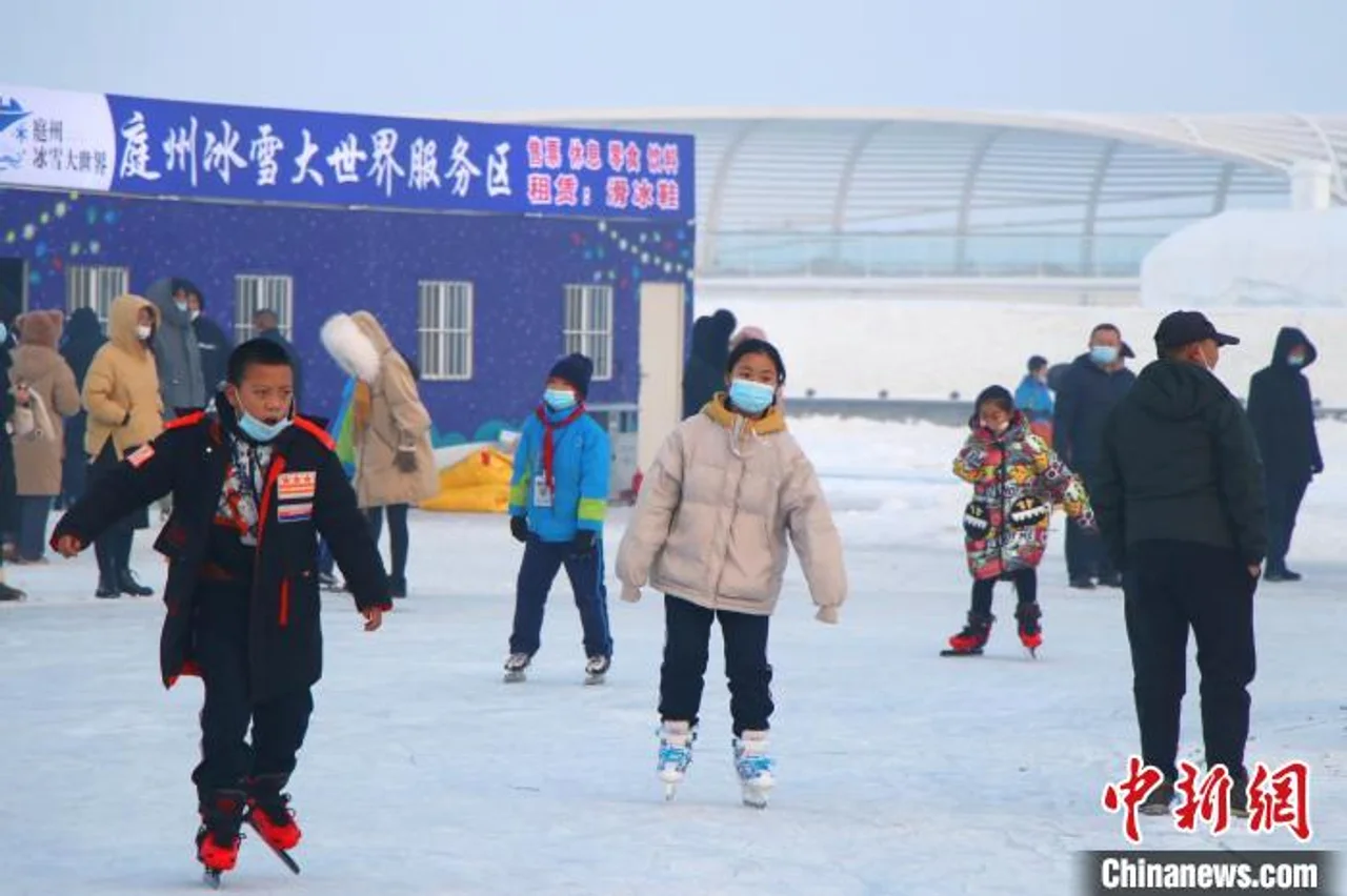 2022新疆昌吉冰雪节开幕 游客市民共享冰雪之趣