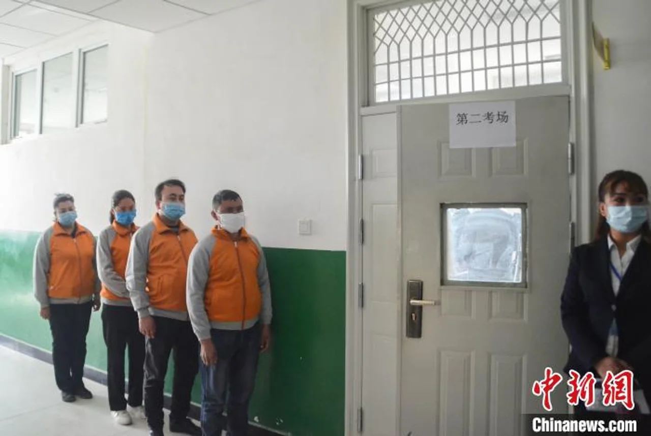 新疆策勒县:精准扶贫,把招聘会开到“家门口”