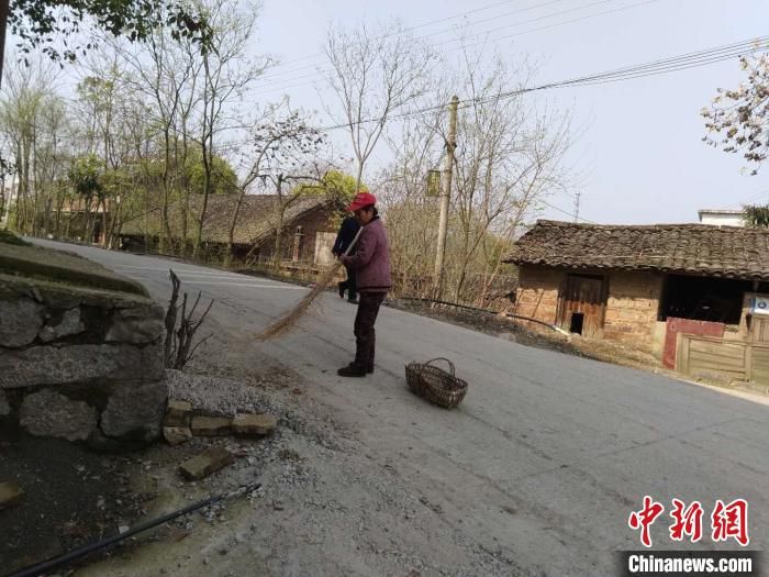 湖南祁阳“量身定制”岗位 贫困户变“工薪族”