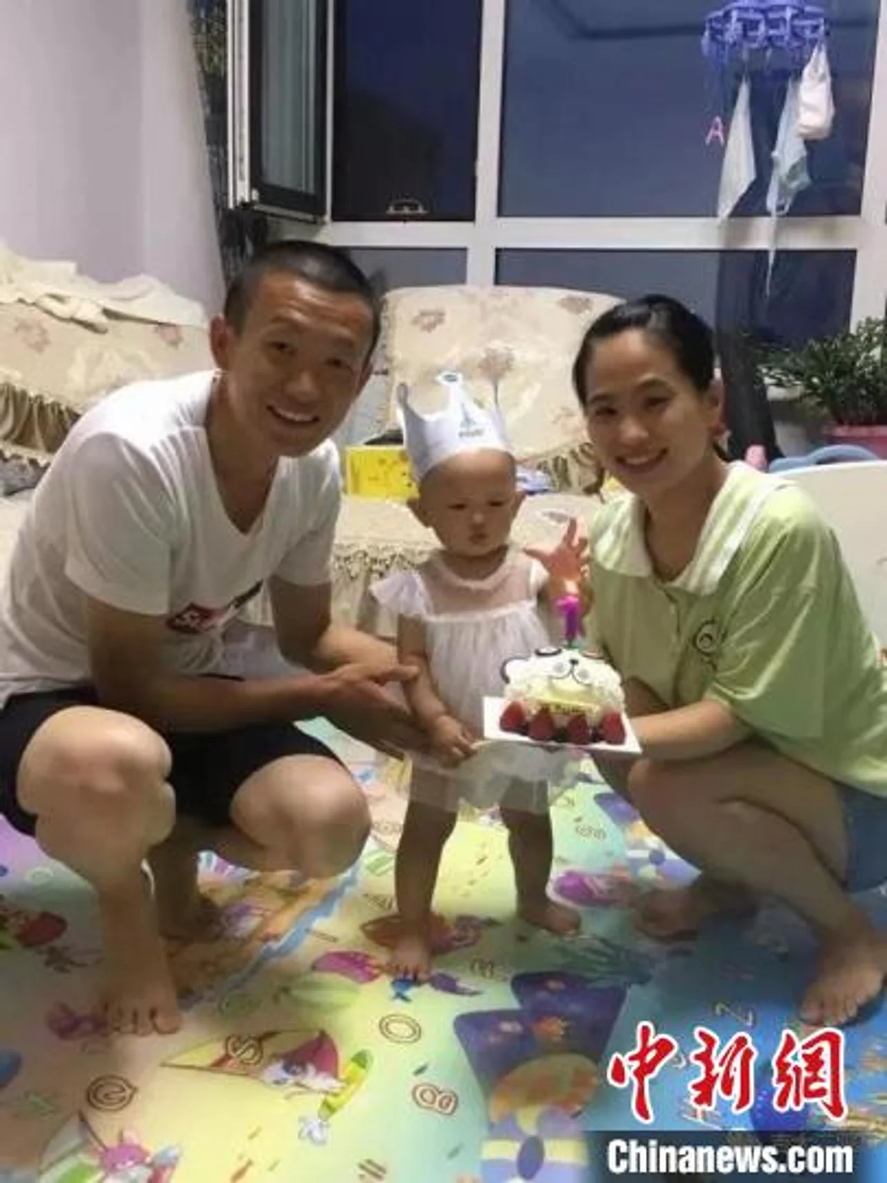 护士妈妈告别18个月宝宝援鄂 奶爸“家书传情”倾力支持