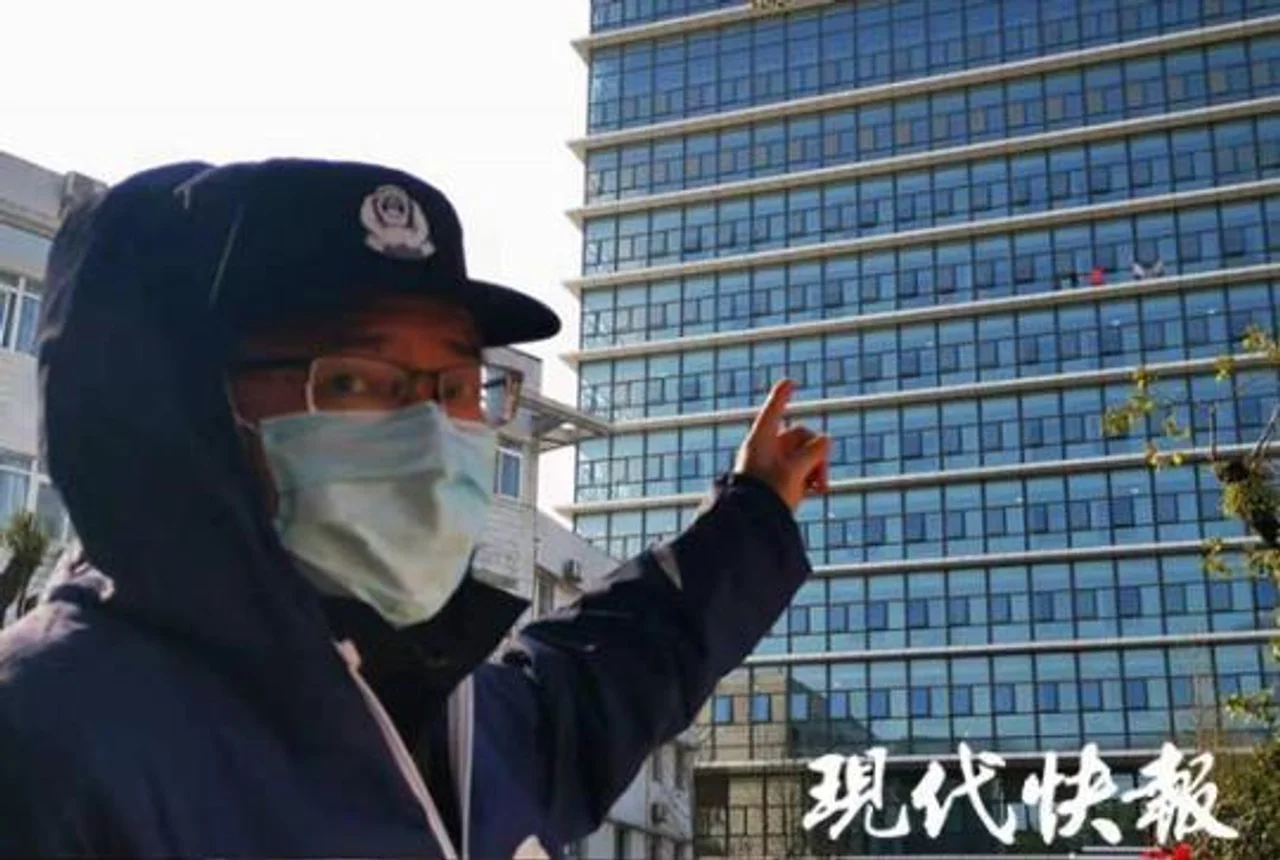 这就是战疫一线,父子相距百米难相见