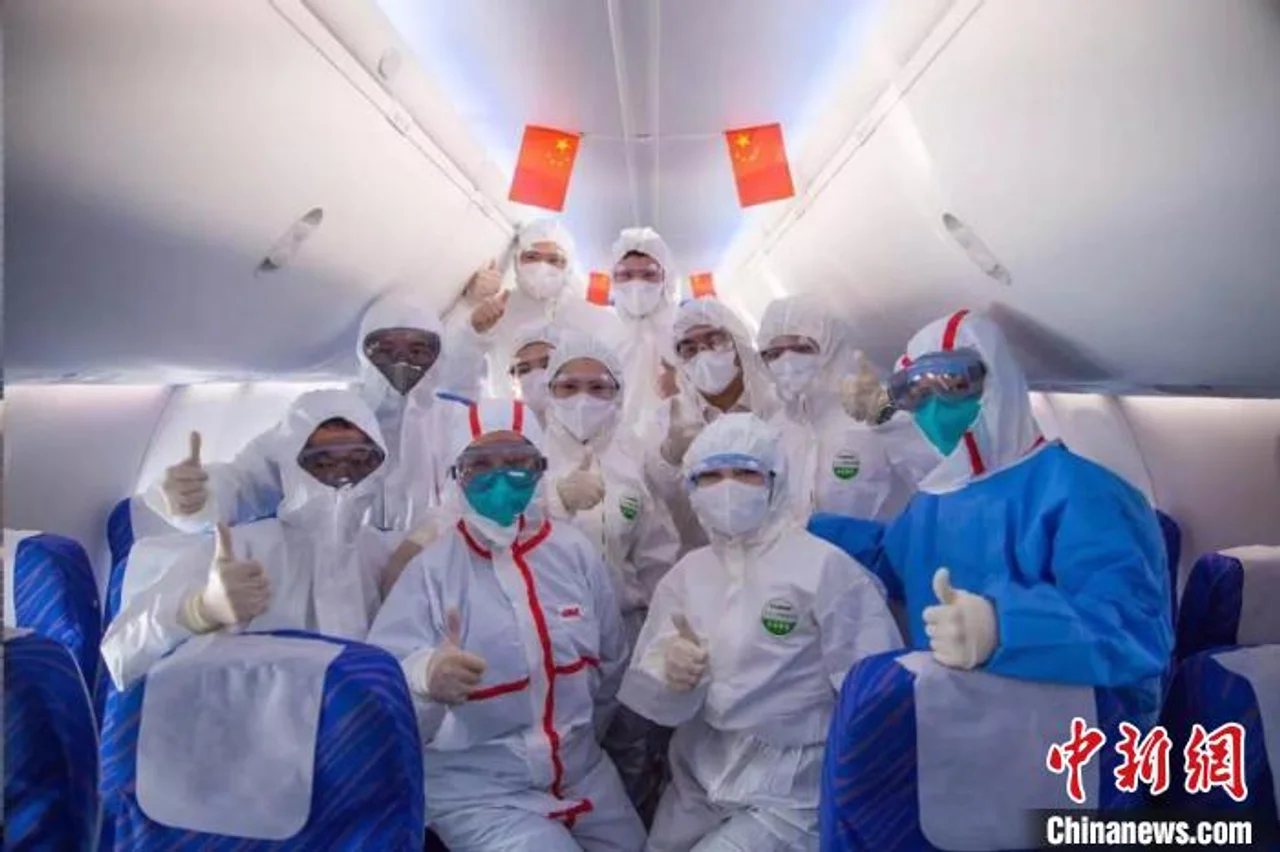 30多摄氏度穿着防护服工作:感觉在蒸锅里