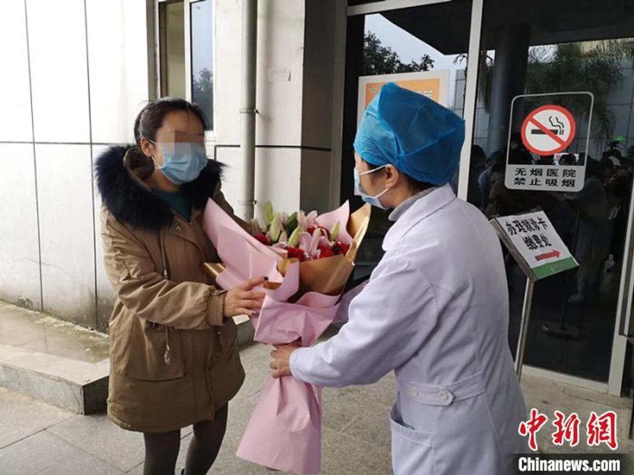 广西3例新冠肺炎患者出院 专家吁社会勿戴有色眼镜看待