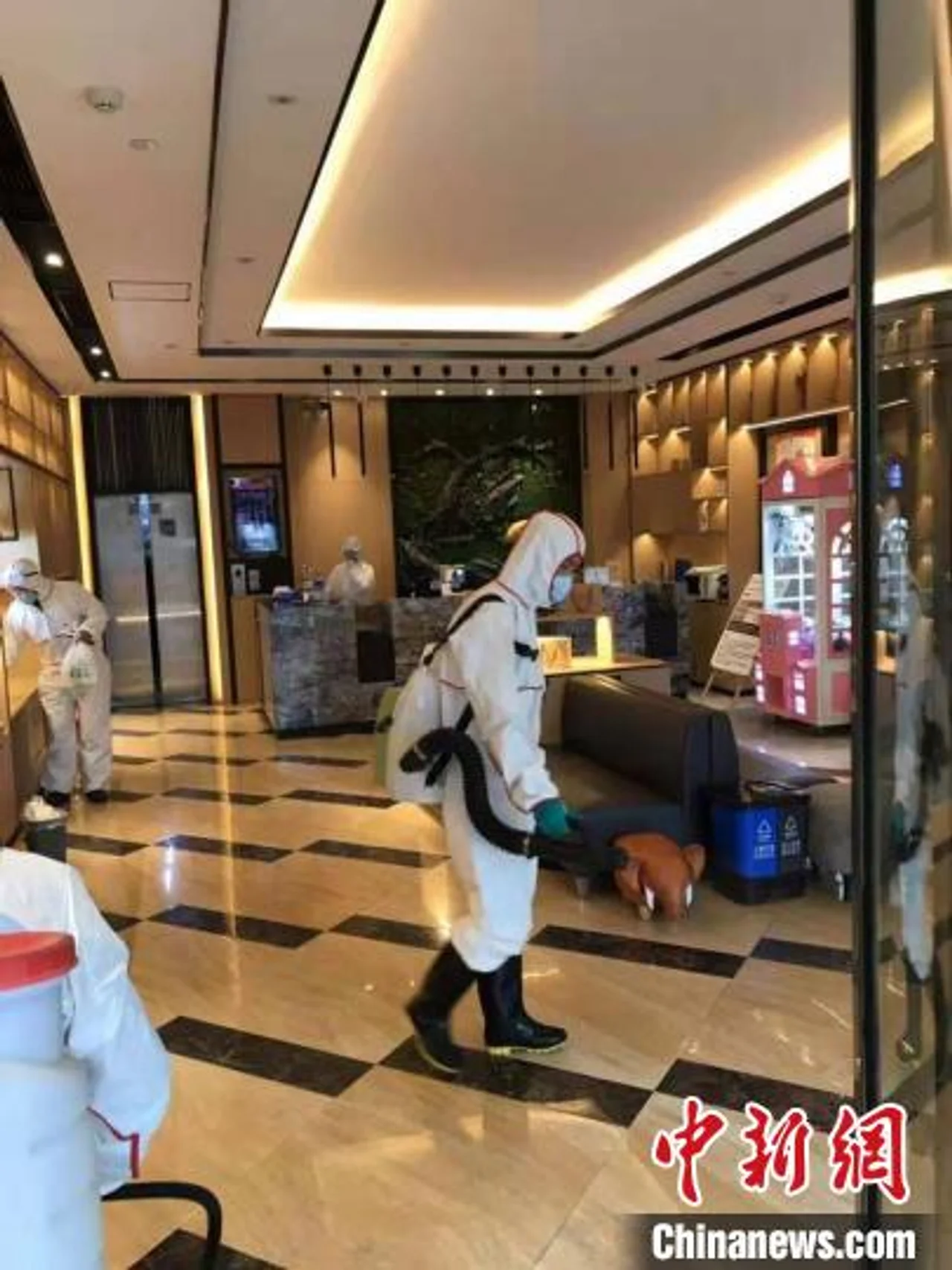浙江温州集中隔离人员生活观察:有吃有住 环境很好