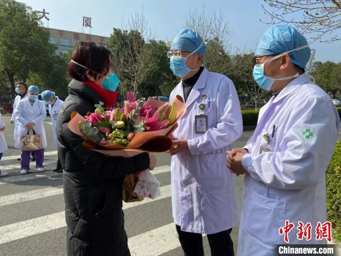 浙江台州首例新型冠状病毒感染的肺炎患者治愈出院