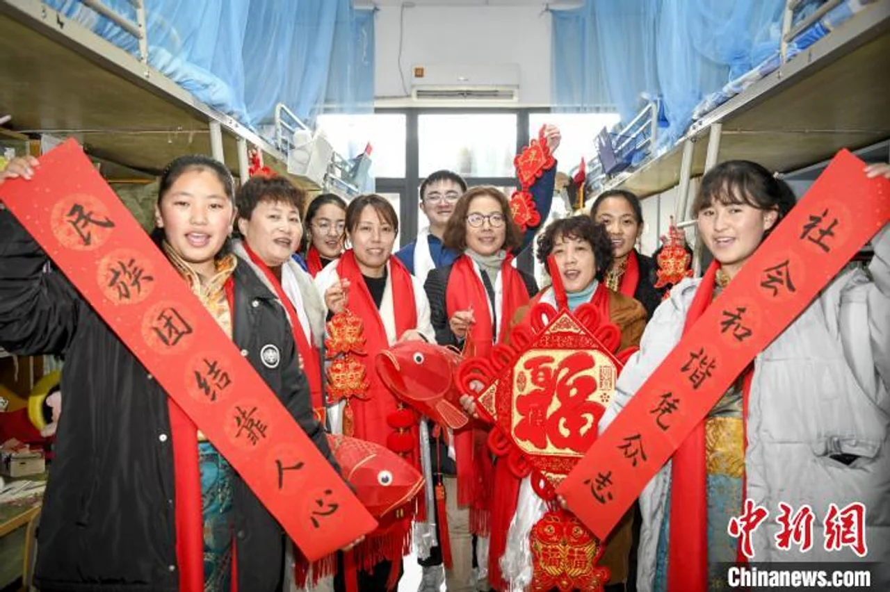 与“妈妈”一同过年:西藏学生异乡体验别样“团圆”