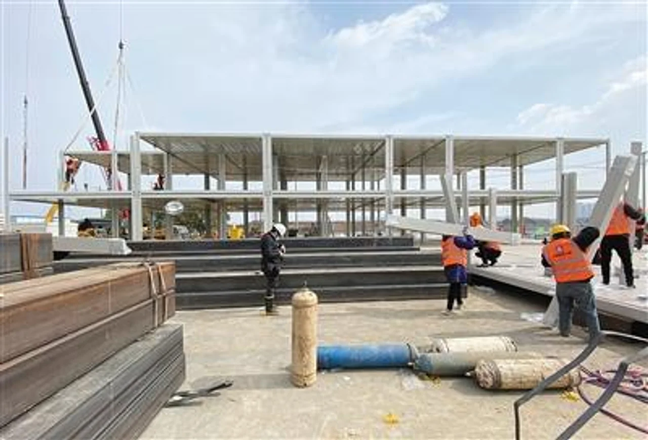 武汉火神山医院箱式板房开始搭建