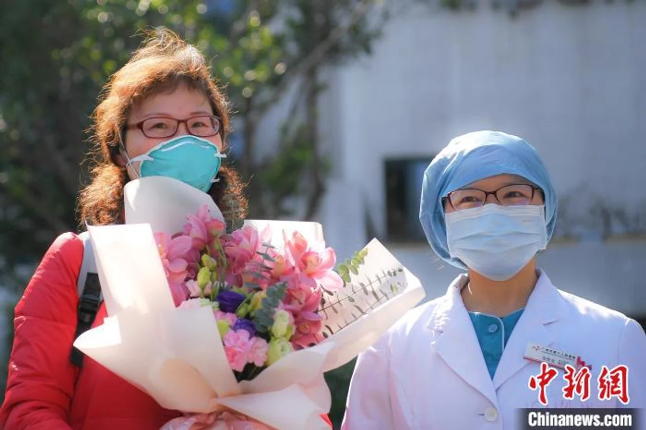 广州首例新型冠状病毒感染肺炎治愈者出院:不必恐慌 可以治好
