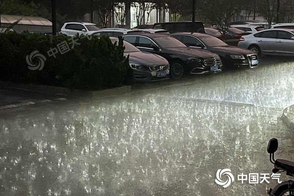 北京大部地区有雷雨 局地短时雨强较大伴有大风和冰雹