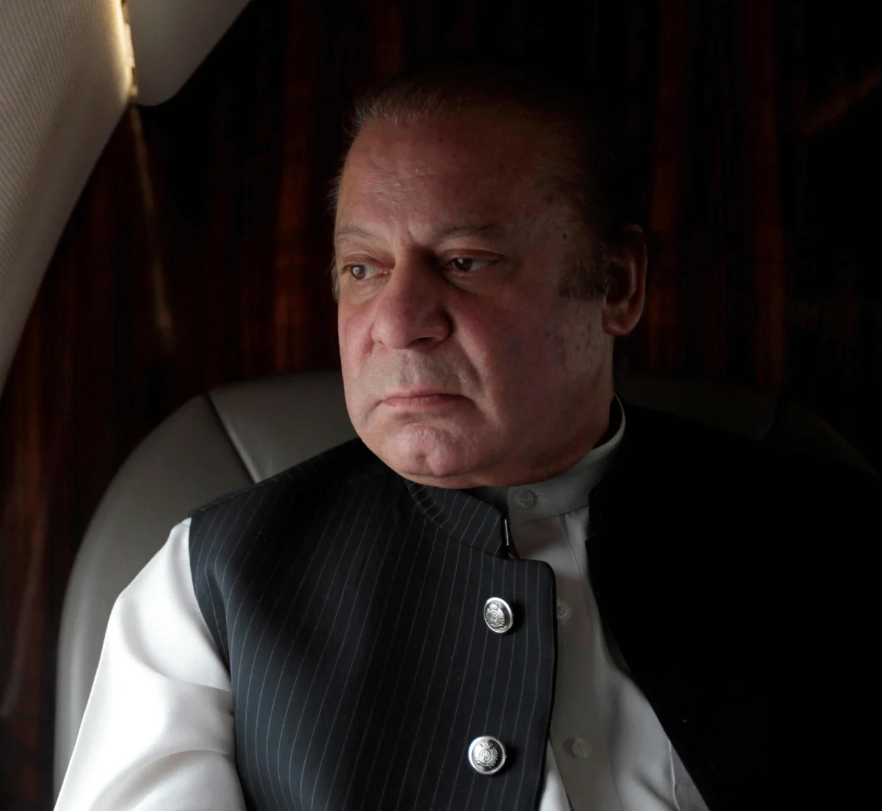Pakistan's top court disqualifies PM Nawaz Sharif