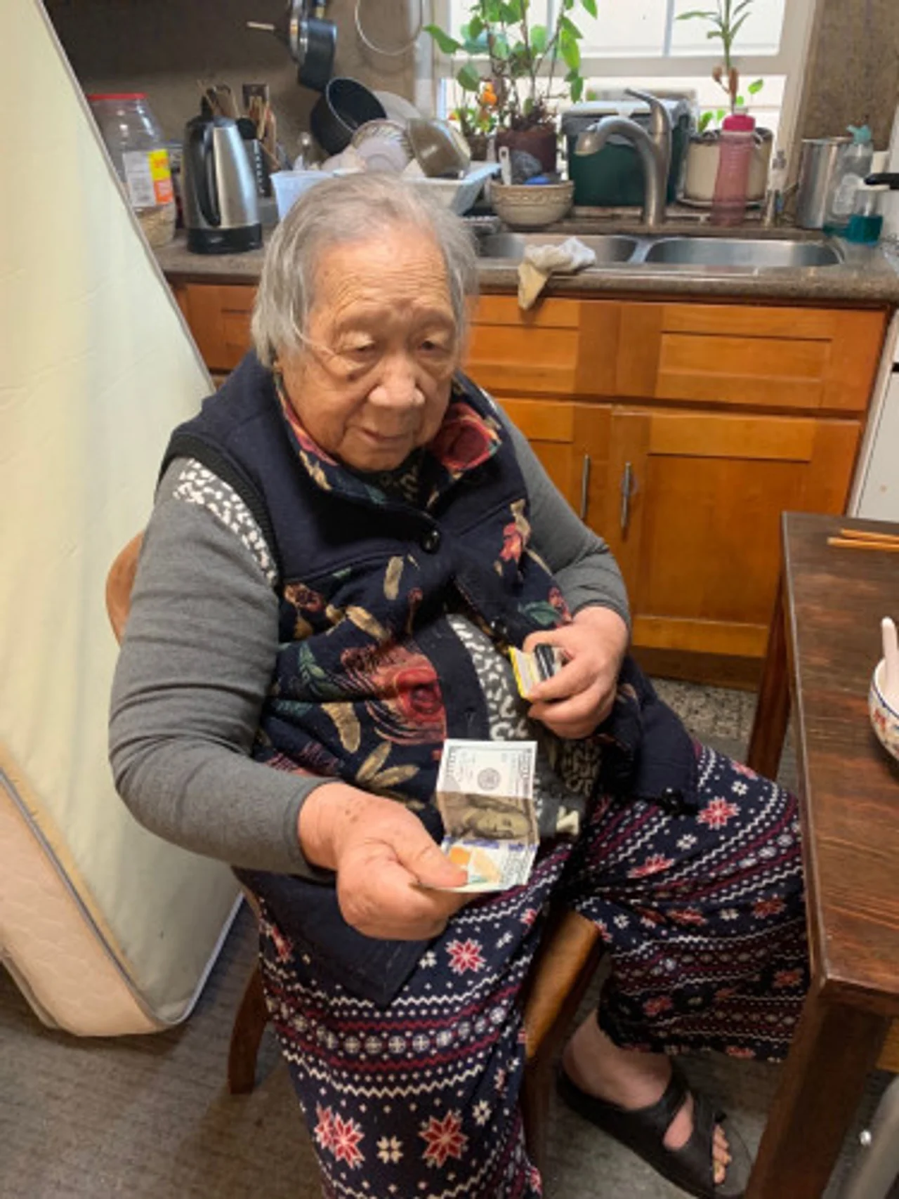 华媒:去世前一天,旧金山98岁老华侨为武汉捐了100美金