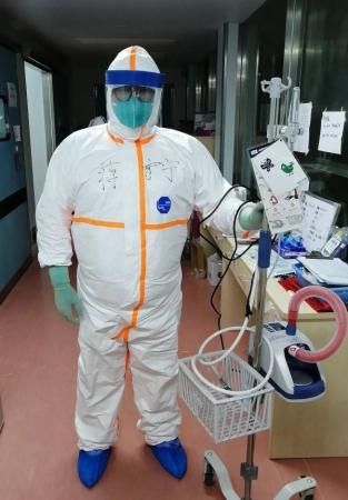 “卤蛋头”奔武汉，护士“男团”守上海 后面一样，不要看哭