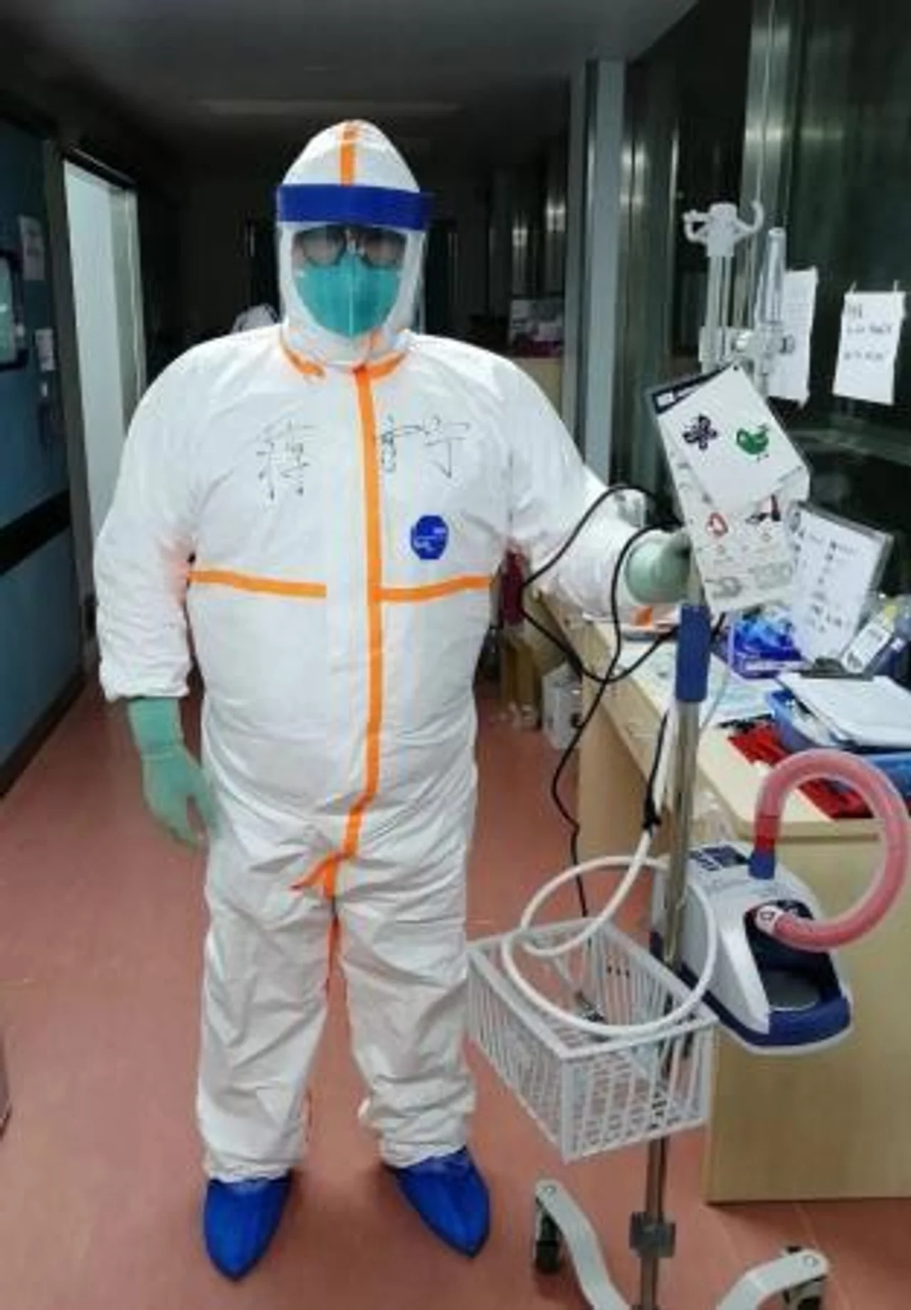 “卤蛋头”奔武汉,护士“男团”守上海 后面一样,不要看哭