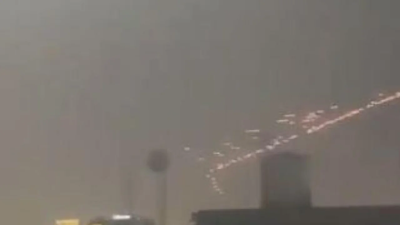 巴格达绿区遭数枚火箭弹袭击,美大使馆防空机枪实施多轮扫射