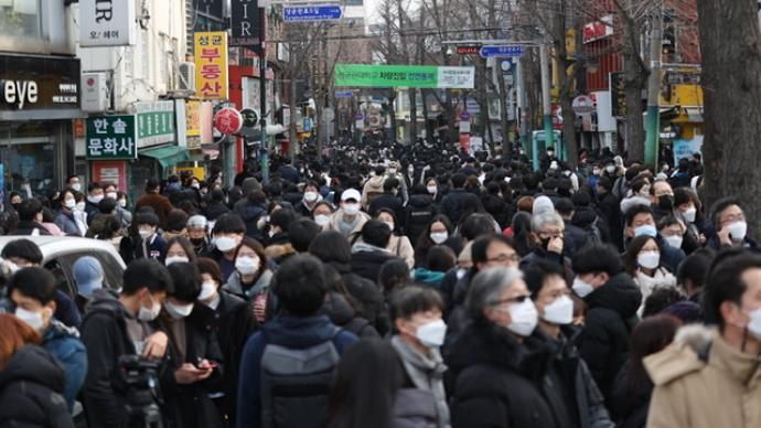 韩国昨日新增718例新冠病例，本周决定是否上调防疫等级