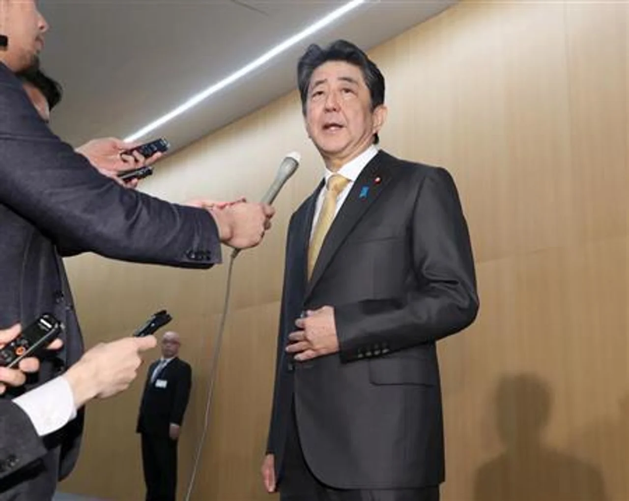 安倍突然取消中东之行 日本前防长反对:他本来能去做这事