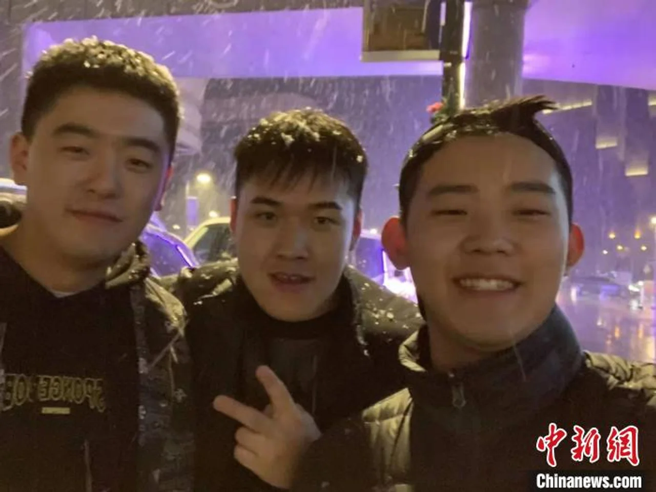 宁夏银川三名青年勇救落水一家三口