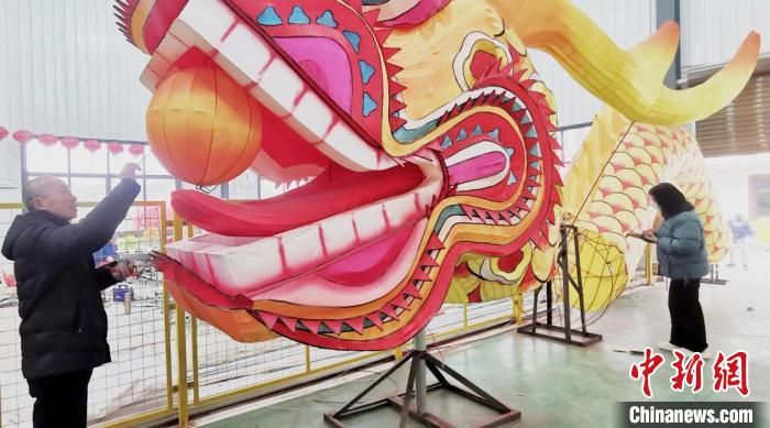 探访“中国龙舞之乡”铜梁：彩扎忙 订单满 收入丰