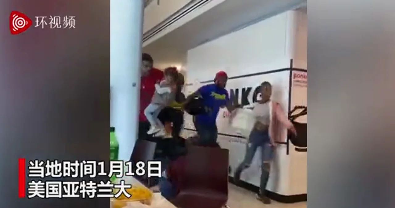 一片混乱!美国亚特兰大一商场传枪声,购物者四散而逃