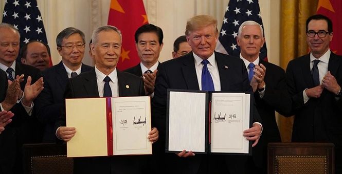 中美第一阶段经贸协议签署仪式在华盛顿举行