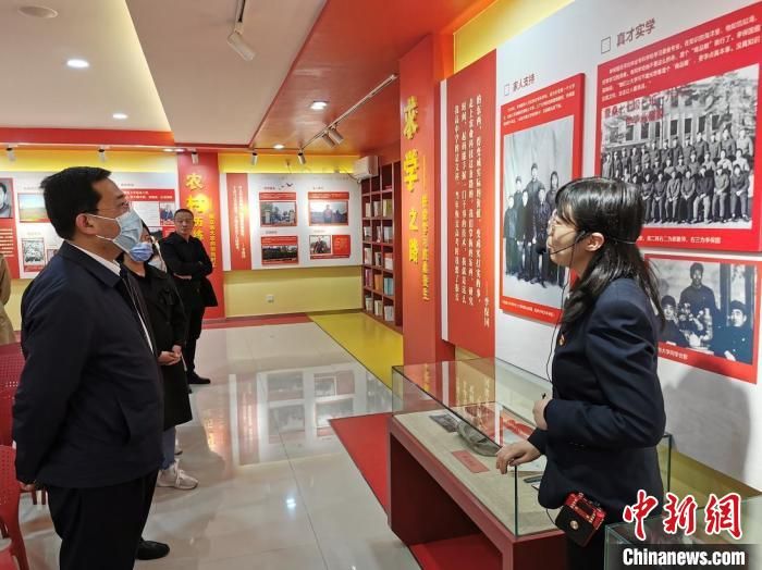奋战太行的榜样力量：探访河北武邑李保国党性教育主题教室