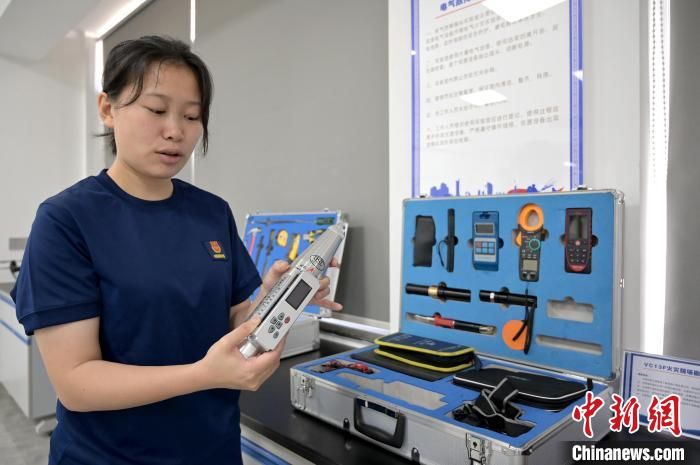广西90后女火调员 抽丝剥茧让废墟“说话”