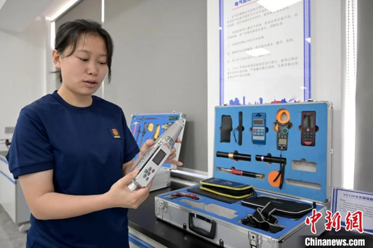 广西90后女火调员 抽丝剥茧让废墟“说话”