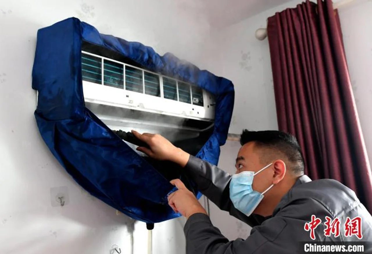 白血病患儿父亲组建空调清洗队 自称“钢铁侠护卫者”