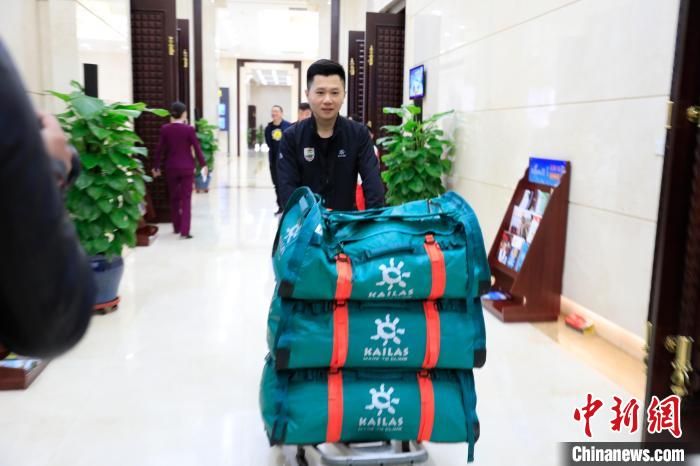 登山家孙义全从沈阳出发 开启第四次攀登珠峰之旅