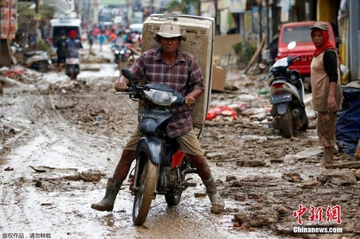 印尼雅加达洪灾遇难人数升至53人，17万人仍无法返家