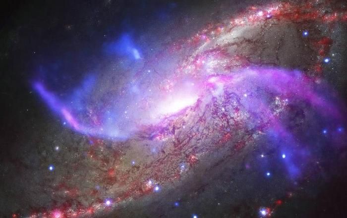 NASA公布银河“美照”：2300万光年外的星系烟火(图)