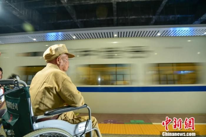 时隔70年，100岁老兵终于见到抗美援朝时的战友