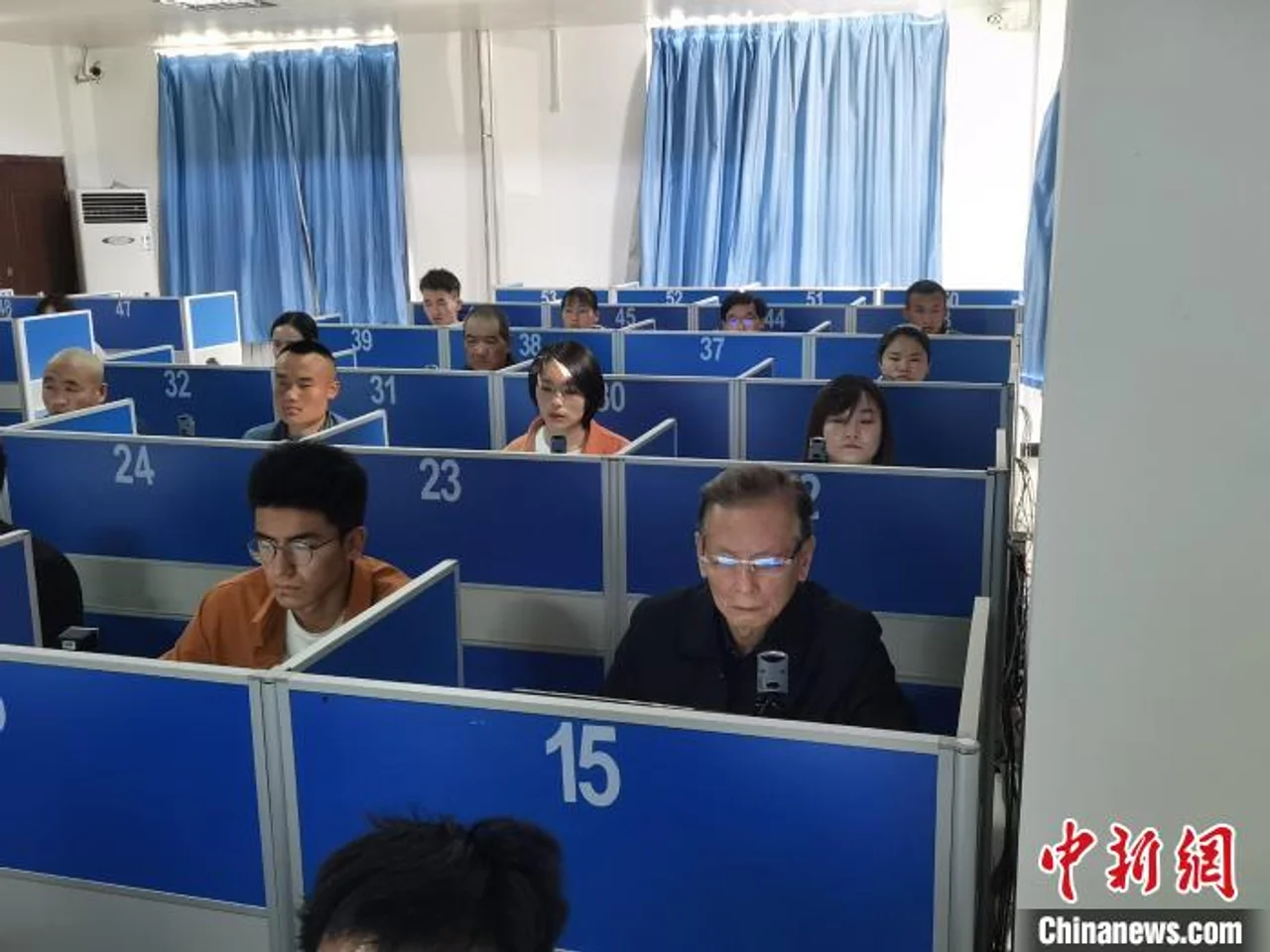 青海省首位80岁以上驾考人拿到驾照