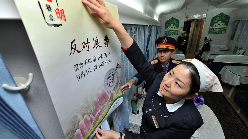 港媒：临期食品在中国年轻人中火了