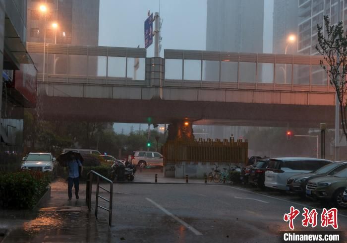 武汉市紧急部署应对突发灾害性天气