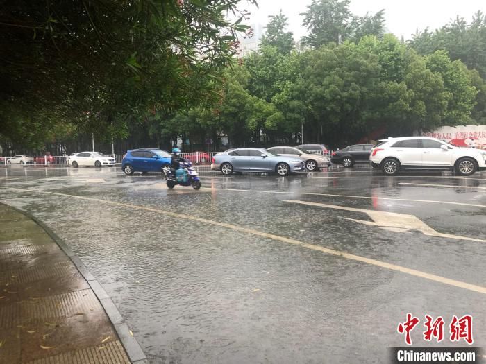 江西再遭对流性强降水 周末气温将迎“大反转”