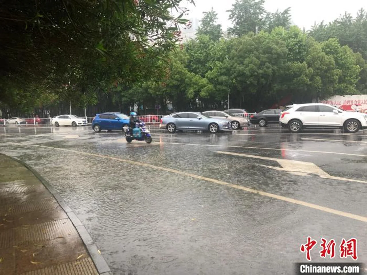江西再遭对流性强降水 周末气温将迎“大反转”